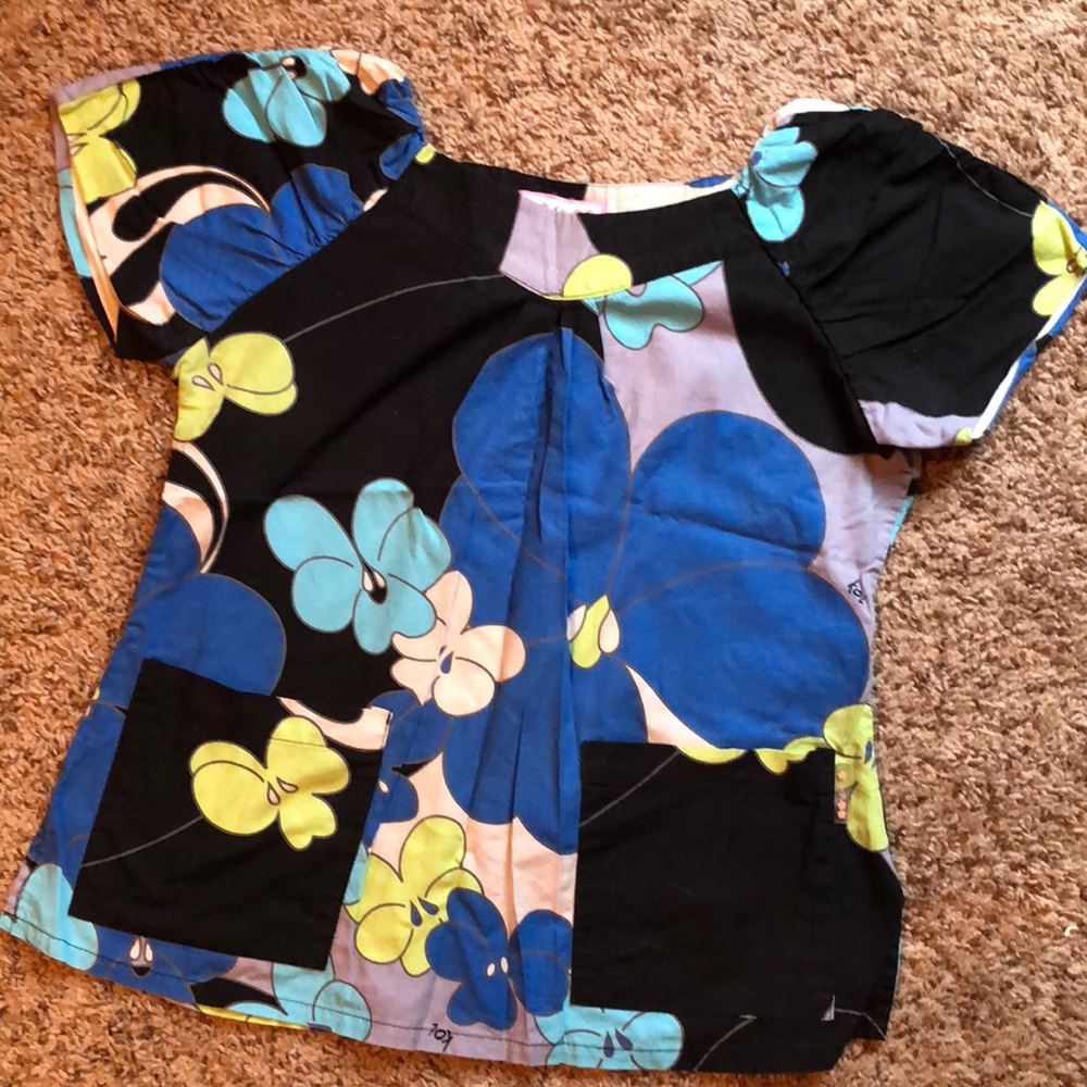 Koi scrub top